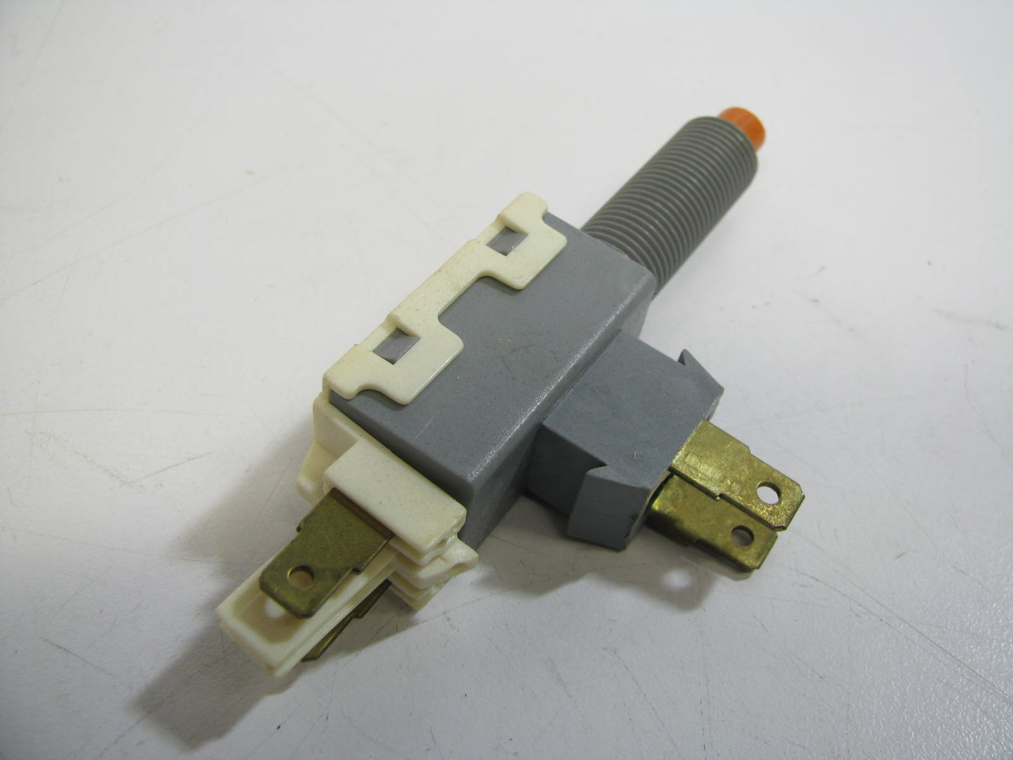 NEW - OUT OF BOX - STANDARD SLS110 Brake Light Switch - D851A SWG1980 DR498