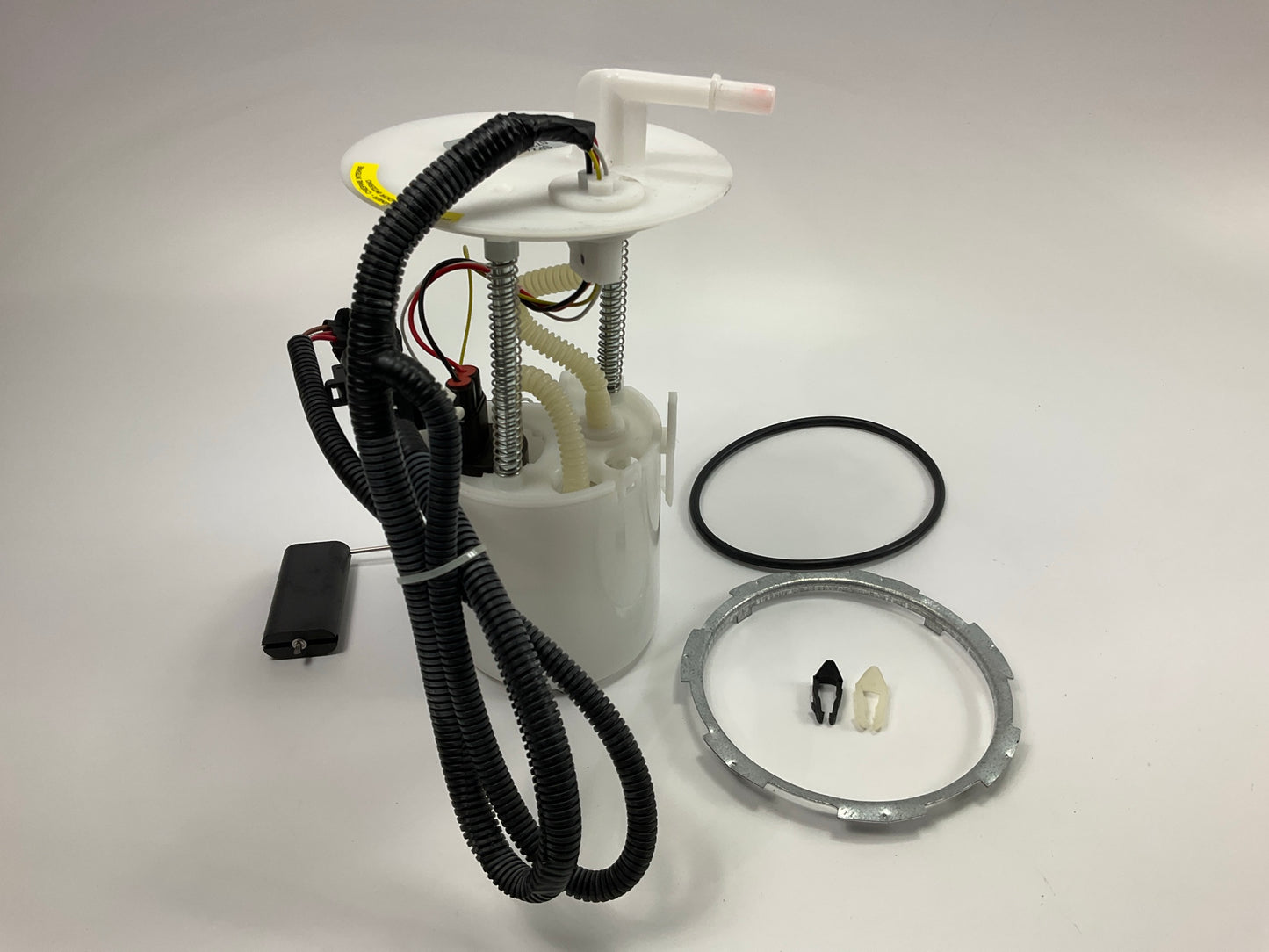 NEW UNBOXED Spectra SP2285M Fuel Pump - 2000-2003 Ford Taurus