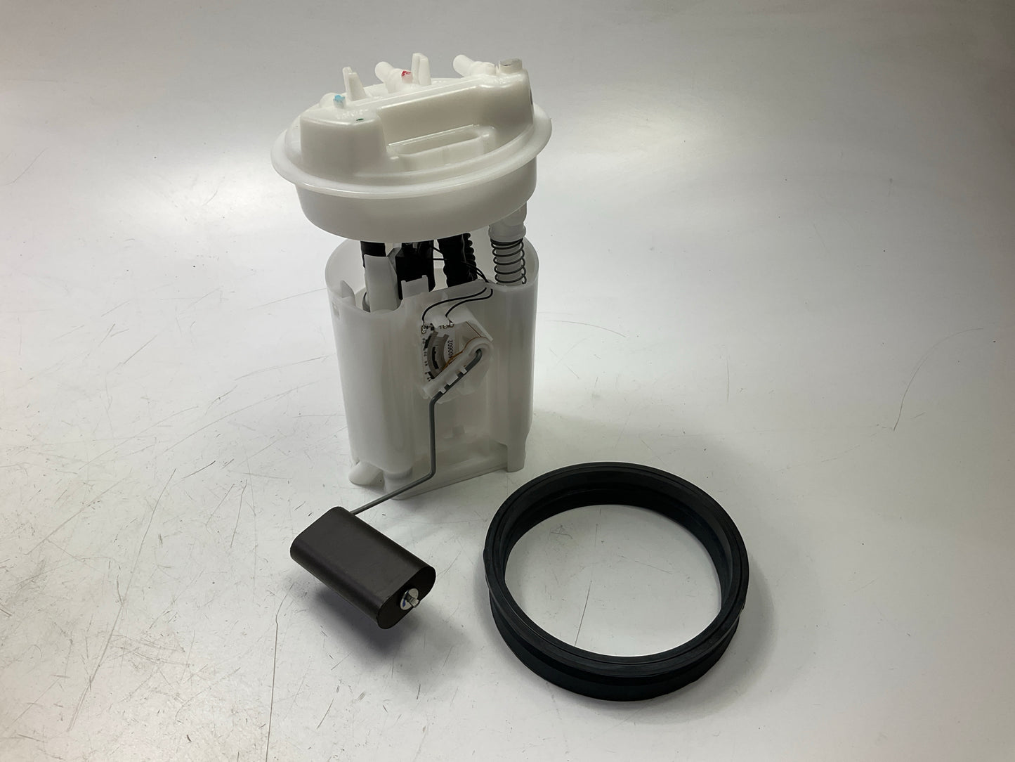 NEW UNBOXED Spectra SP5039M Fuel Pump - 2000-2004 Volvo S40, V40 1.9L TURBO