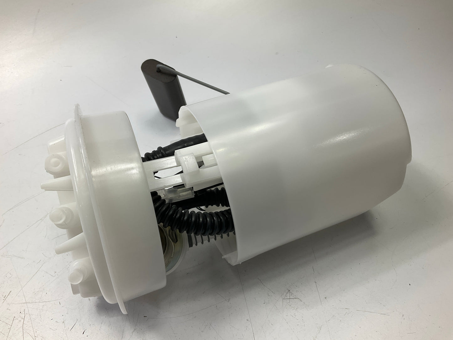 NEW UNBOXED Spectra SP5039M Fuel Pump - 2000-2004 Volvo S40, V40 1.9L TURBO
