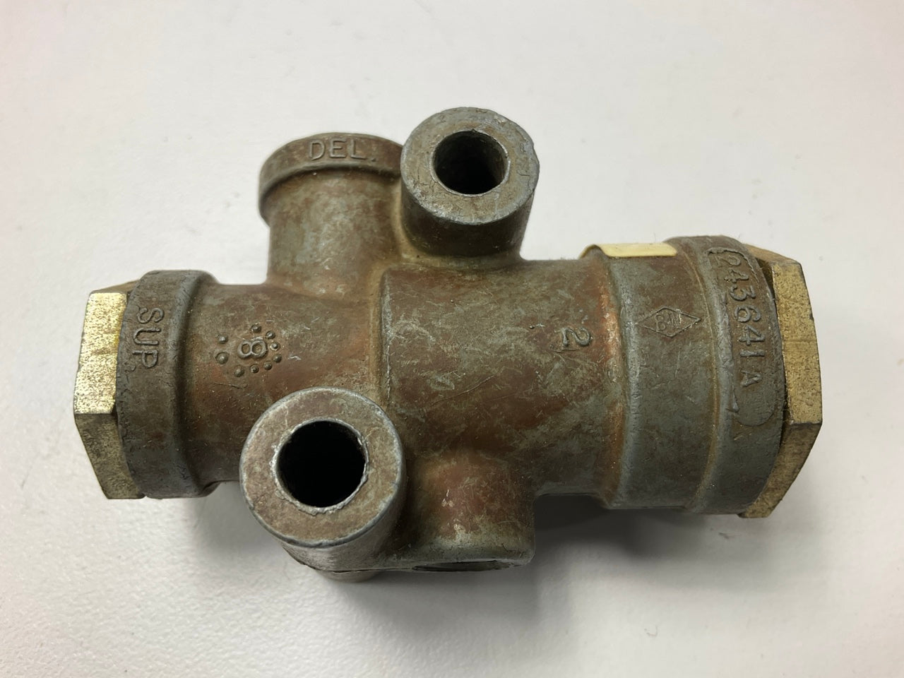 NEW UNBOXED SV-1 Synchronizing Air Brake Control Valve - 278825