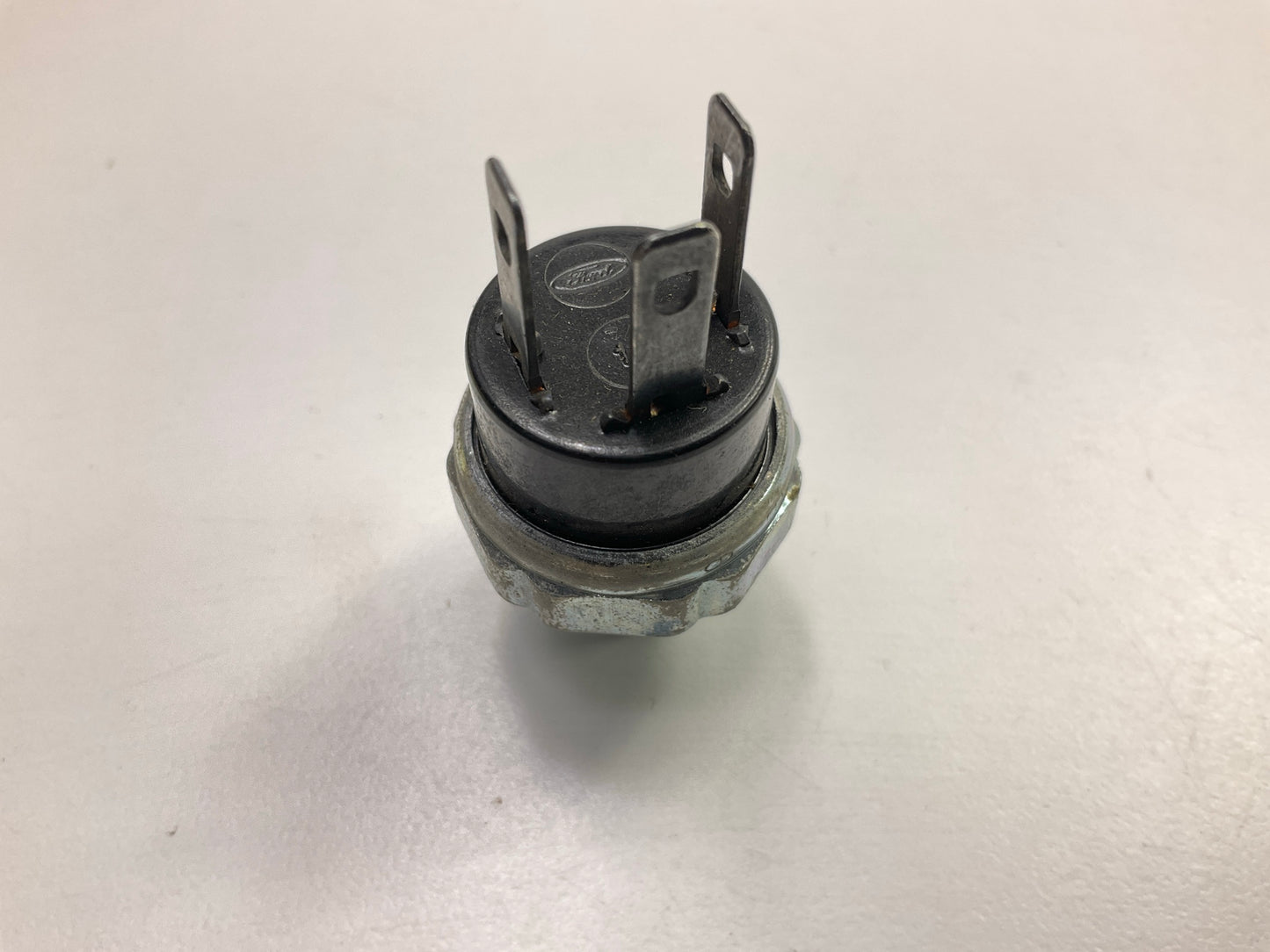NEW - UNBOXED SW-1594 Engine Oil Pressure Sender Sensor Switch