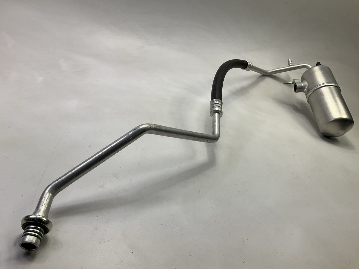 NEW UNBOXED T56840 A/C Accumulator W/ Hose Assembly 1999-2003 Ford F-150 4.2L V6