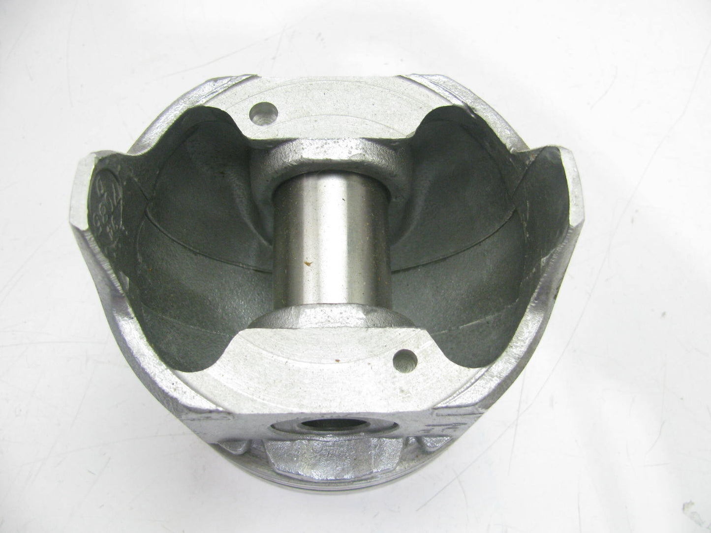 NEW - OUT OF BOX TC2190 Engine Piston - Standard 1983-1987 Ford 6.9L-V8 Diesel