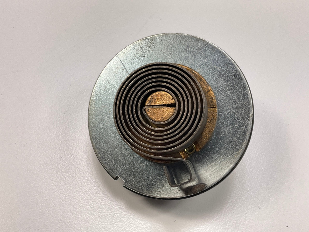 NEW - OUT OF BOX TH353 Carburetor Choke Thermostat