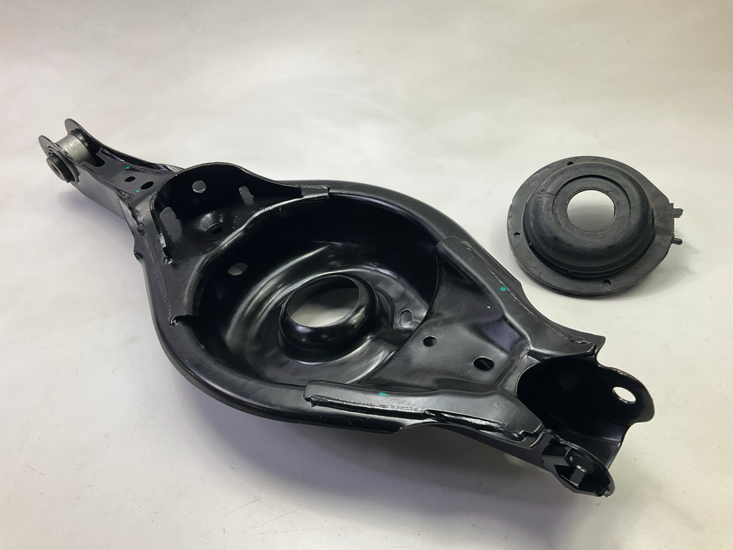 TM28150045 Rear Right Lower Control Arm For 2014-2018 Mazda 3