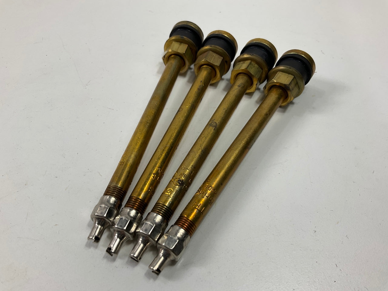 (4) New Unboxeed TR573 Brass Truck Valve Stems 4.35 In. (0.625 In. Valve Hole)