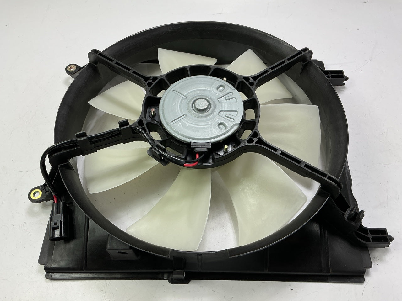 NEW TYC4089TA Engine Radiator Cooling Fan, Left - 2000-2001 Toyota Camry 3.0L V6