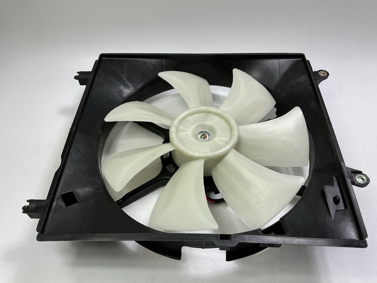 NEW TYC4089TA Engine Radiator Cooling Fan, Left - 2000-2001 Toyota Camry 3.0L V6