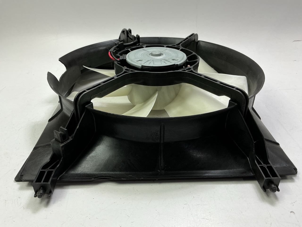 NEW TYC4089TA Engine Radiator Cooling Fan, Left - 2000-2001 Toyota Camry 3.0L V6
