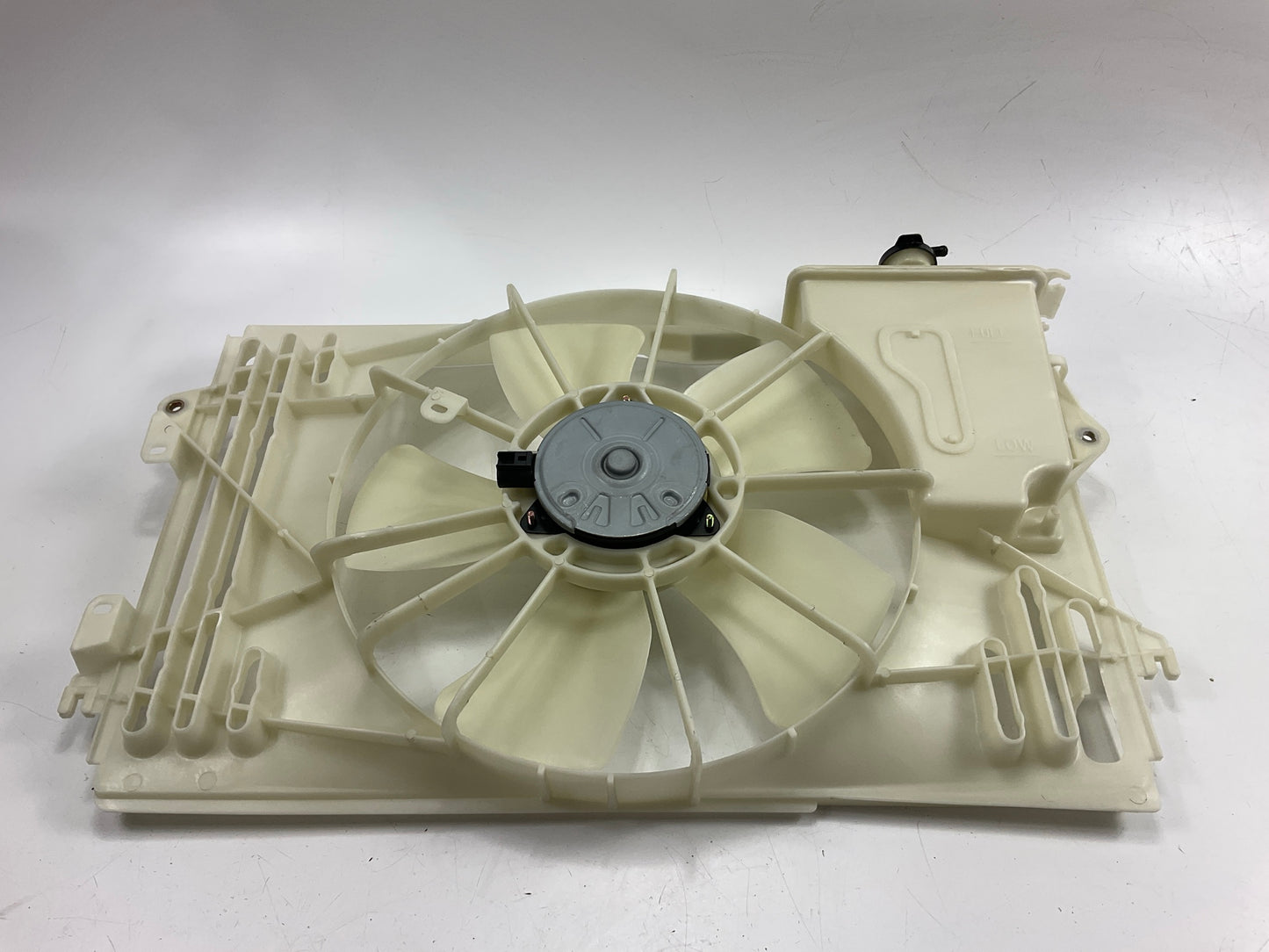 TYCB089AA Engine Cooling Fan Radiator Fan Motor - 2003-2008 Toyota Corolla, Vibe