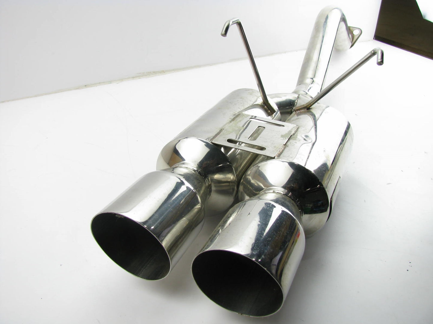 NEW - OUT OF BOX 2.5'' Mandrel Bent Exhaust System W/ Dual Outlet Muffler