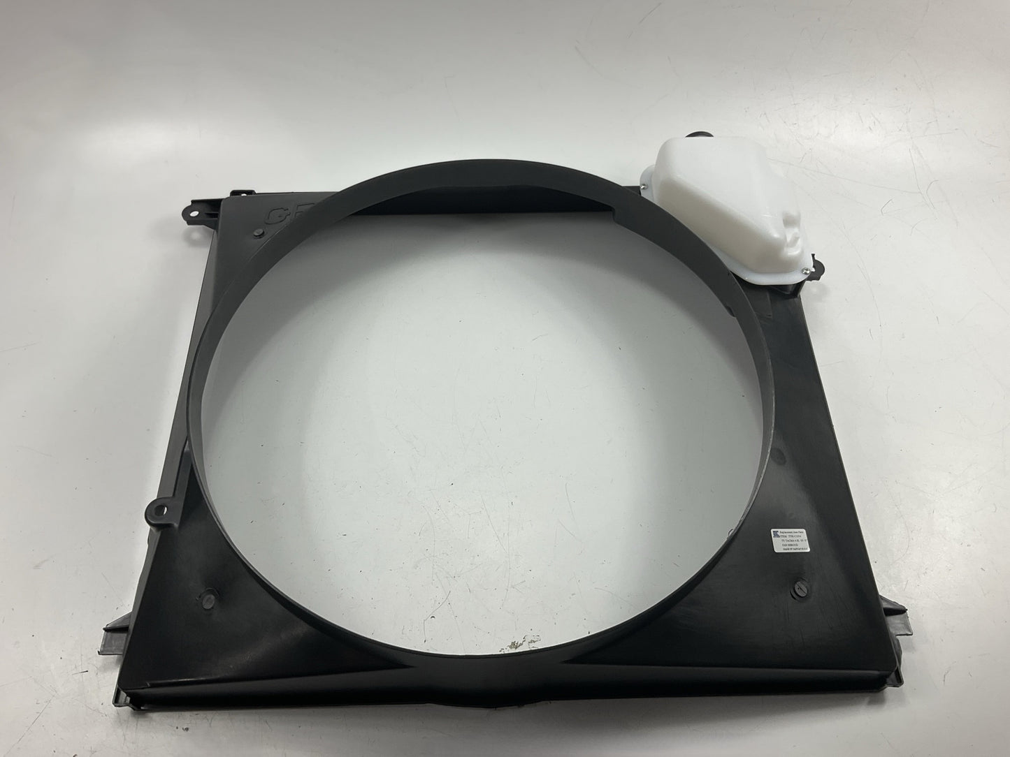 NEW TYT5089SJ Radiator Fan Shroud With Reservoir - 2005-2015 Toyota Tacoma 4.0L