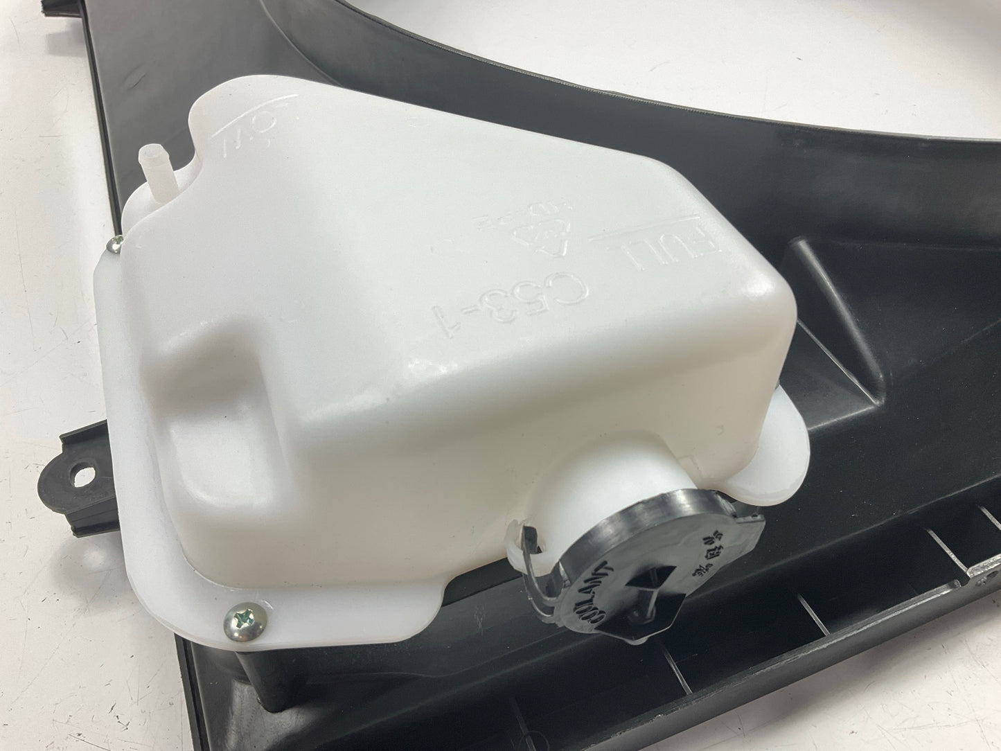 NEW TYT5089SJ Radiator Fan Shroud With Reservoir - 2005-2015 Toyota Tacoma 4.0L