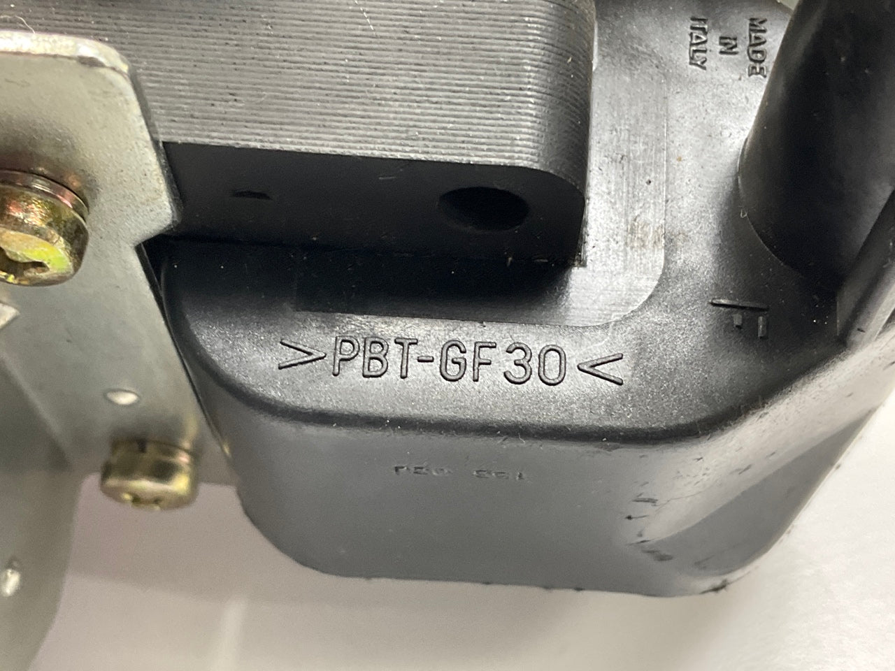 NEW - OUT OF BOX UF-144 Ignition Coil
