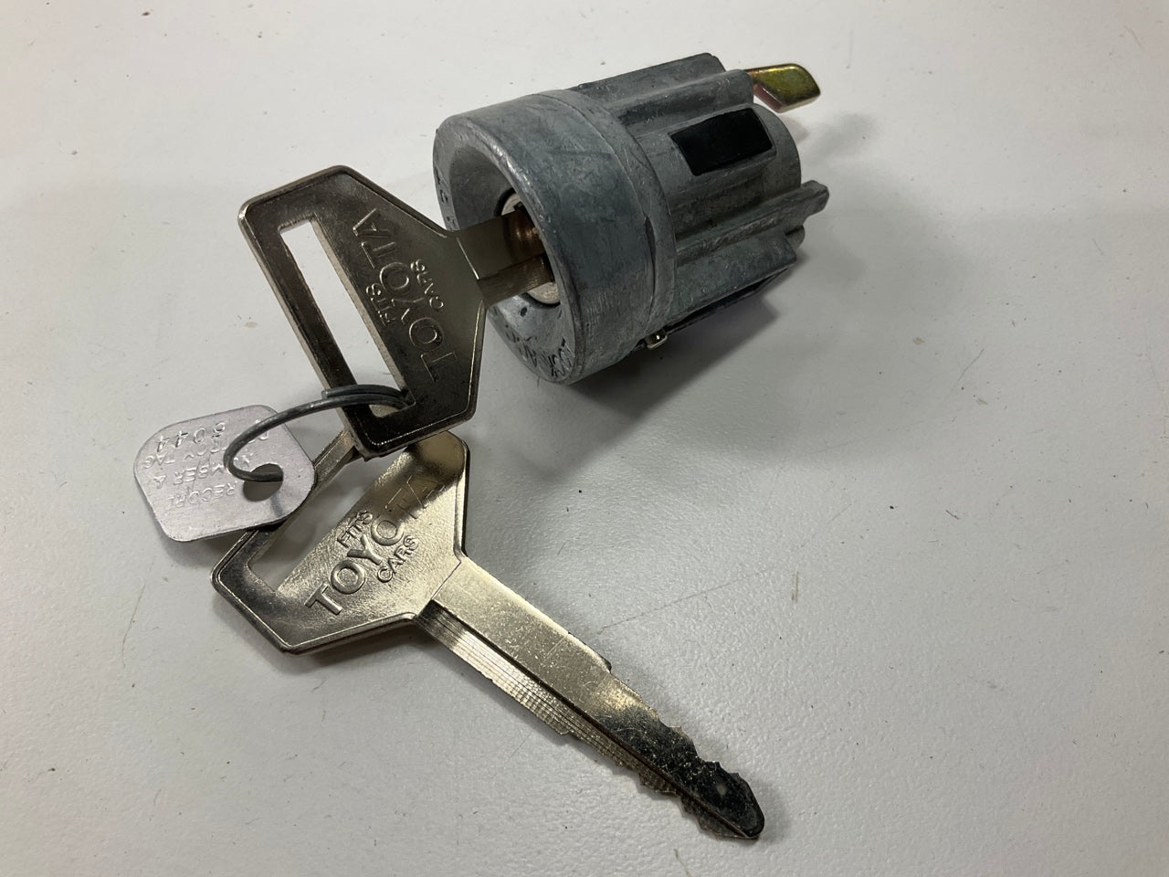 NEW - OUT OF BOX US130L Ignition Lock Cylinder & Keys