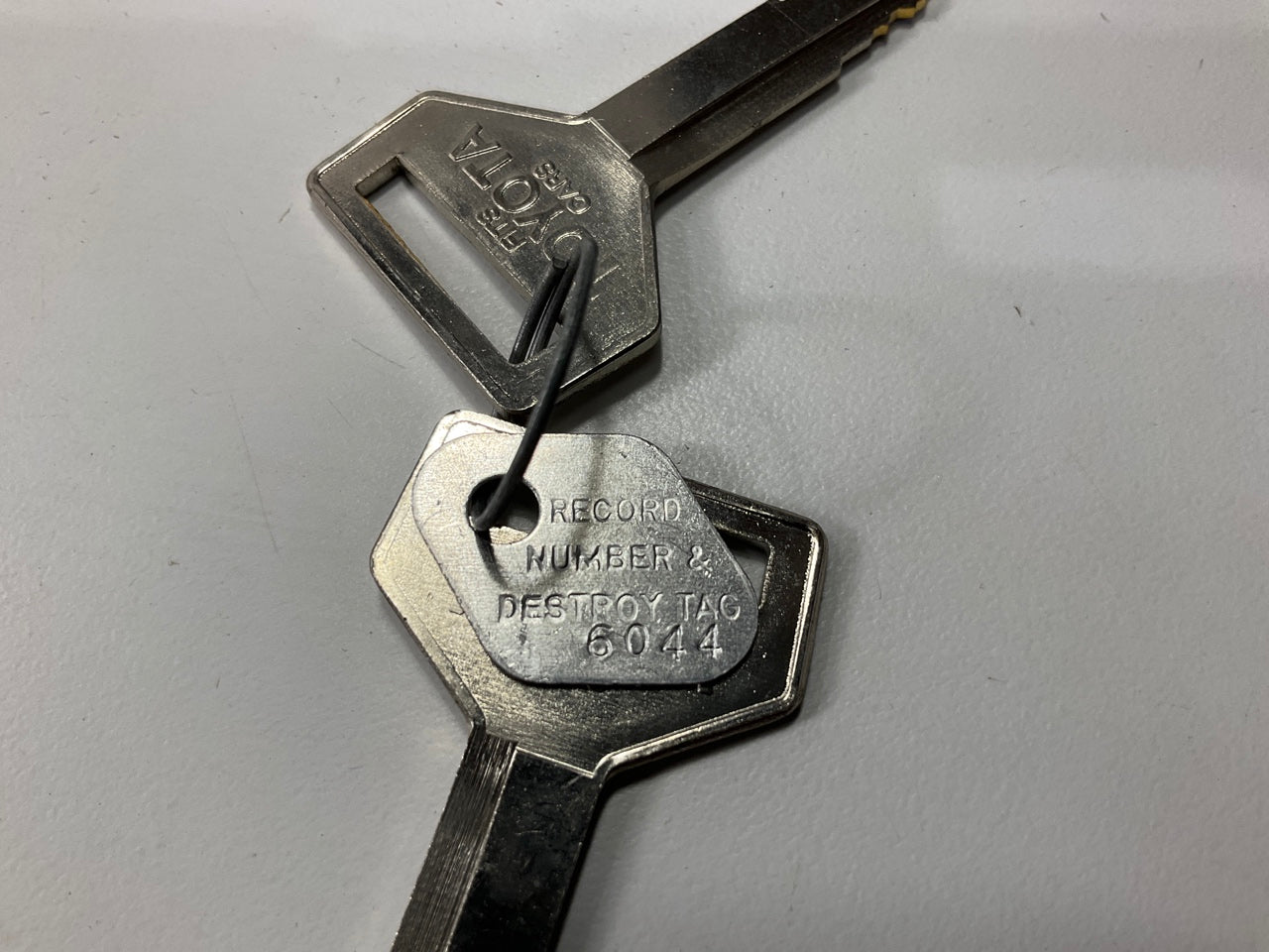 NEW - OUT OF BOX US130L Ignition Lock Cylinder & Keys