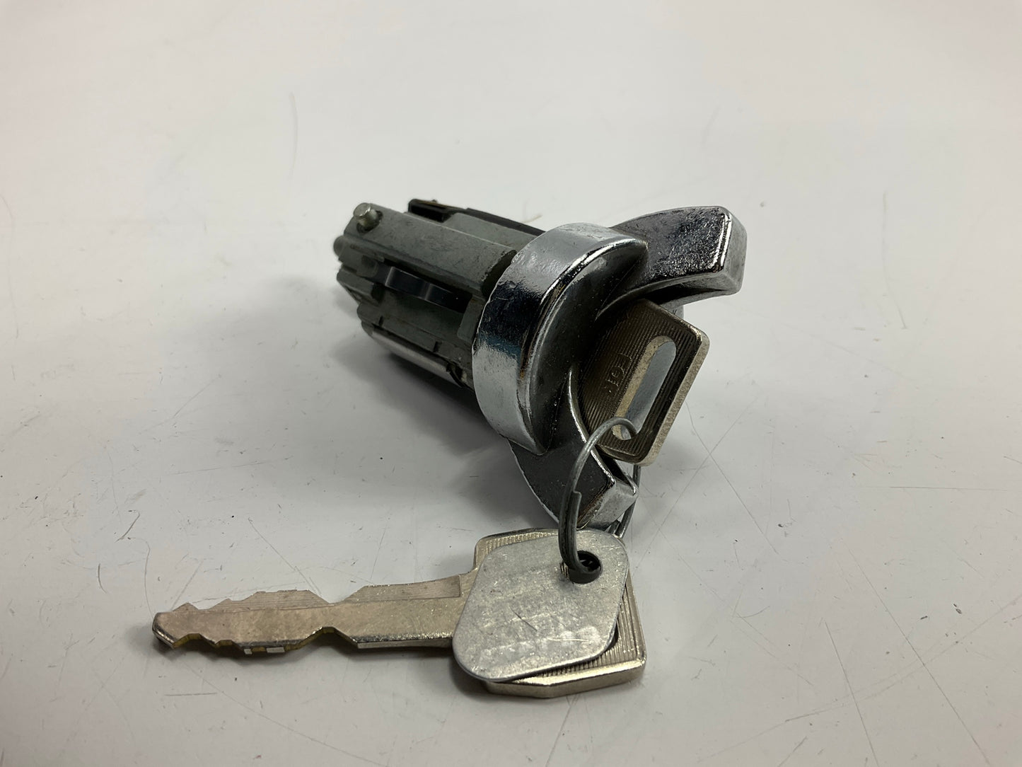 NEW - OUT OF BOX US70L Ignition Lock Cylinder & Keys