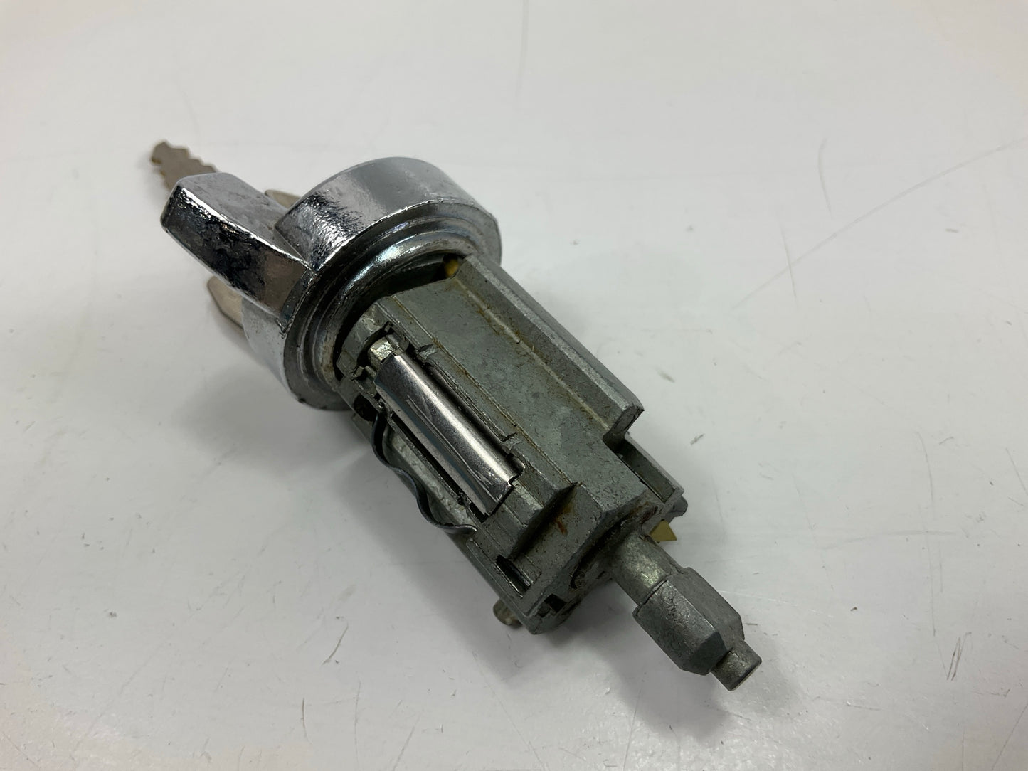 NEW - OUT OF BOX US70L Ignition Lock Cylinder & Keys