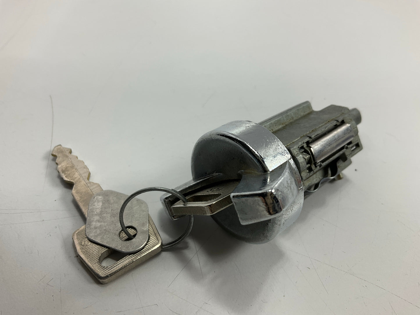 NEW - OUT OF BOX US70L Ignition Lock Cylinder & Keys