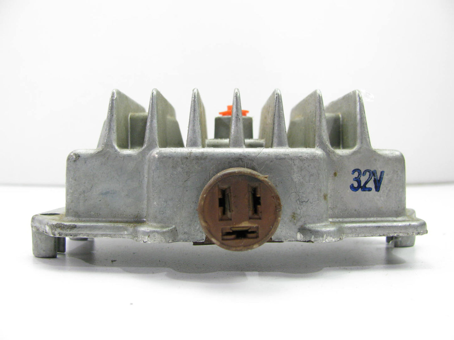 NEW - OUT OF BOX DELCO REMY VR-195 Voltage Regulator 32V 37.5 Set Point  32 VOLT