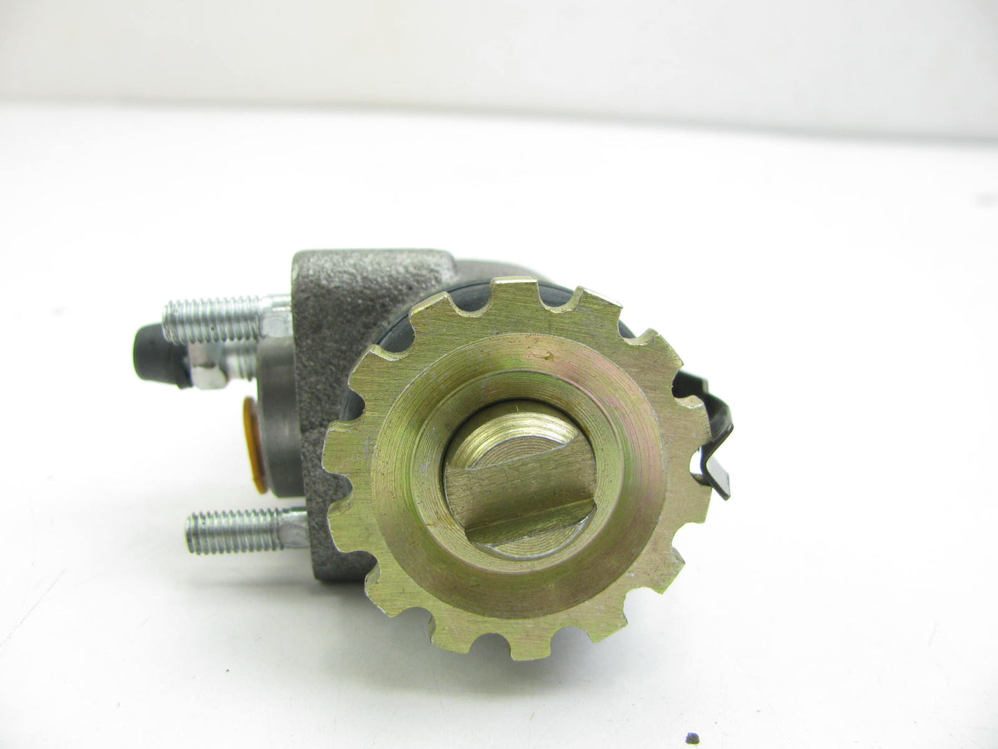 NEW - OUT OF BOX W37320 Drum Brake Wheel Cylinder - Front Left