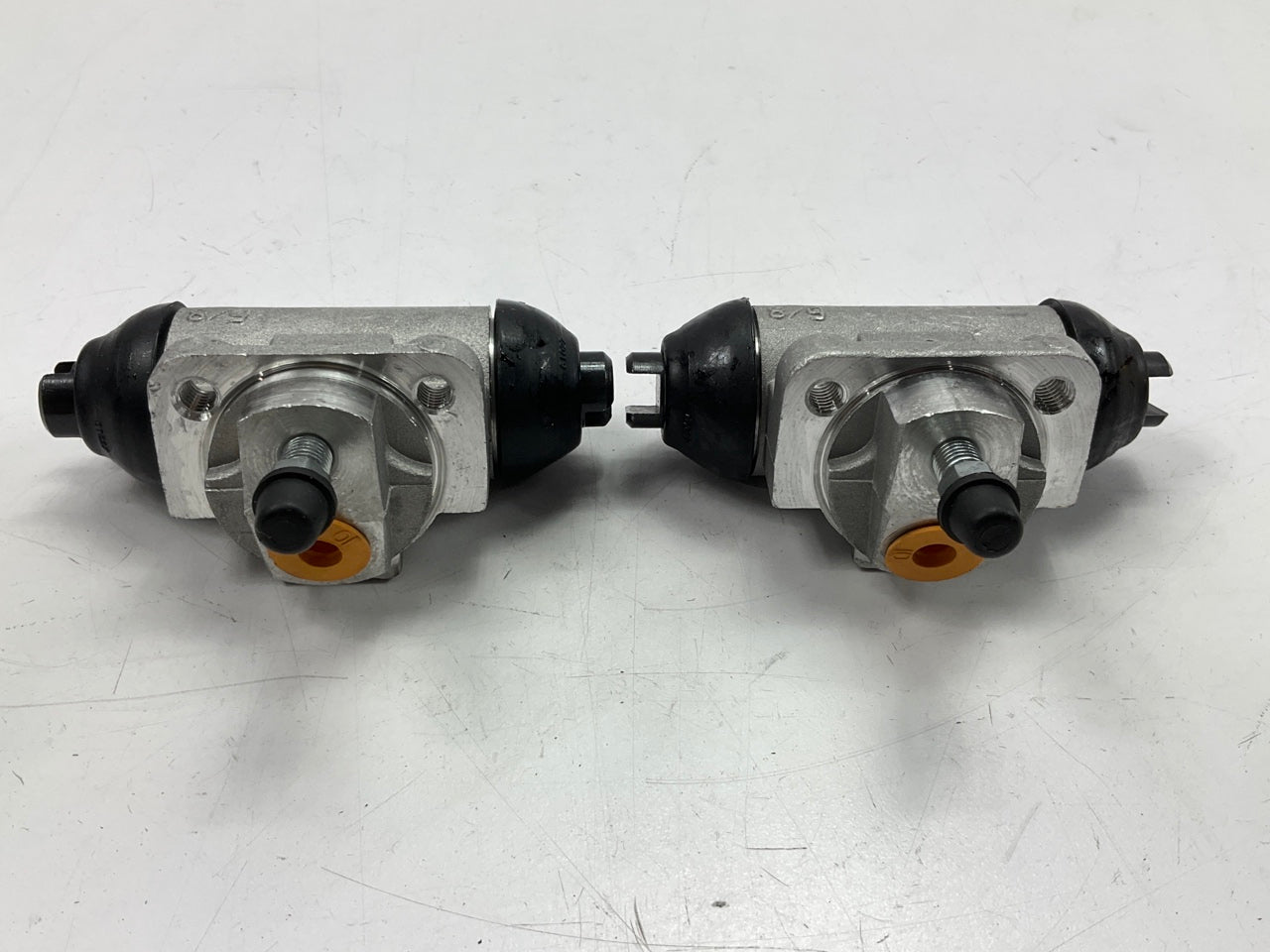 (2) NEW UNBOXED W37685 Drum Brake Wheel Cylinder