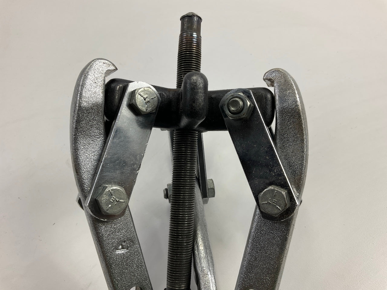 USED - Performance Tool W87127 2/3 Jaw Gear Puller With 5-1/2-Inch Reach