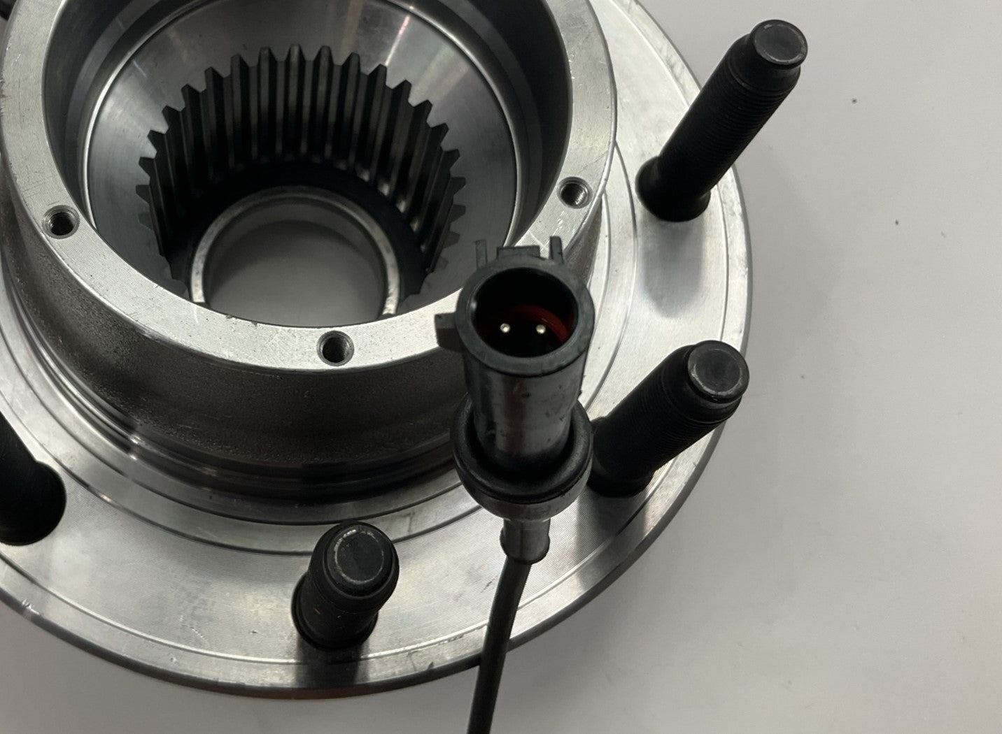 NEW UNBOXED WJB WA515081 Front Wheel Hub Bearing 05-10 F-250 F-350 SD 4WD