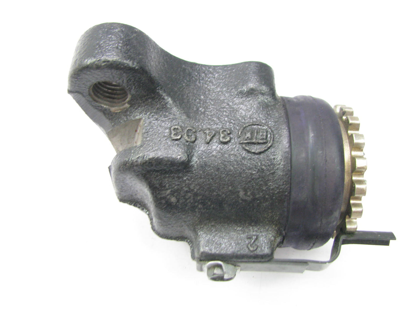 NEW - OUT OF BOX WC370018 Front Left Drum Brake Wheel Cylinder 1992-94 Isuzu FSR