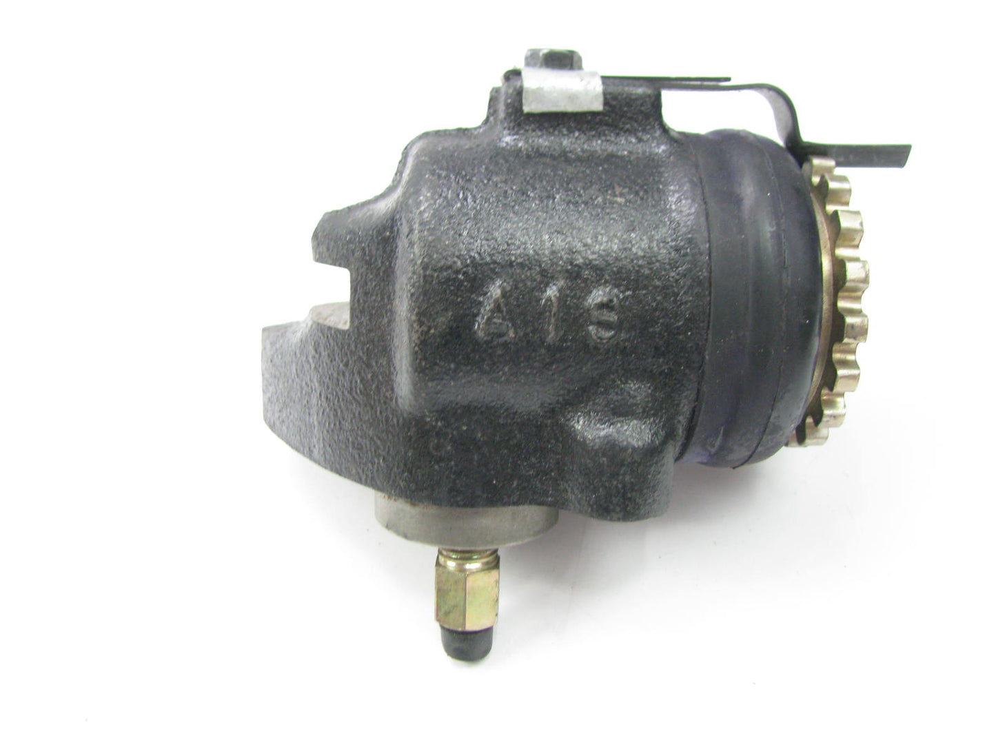 NEW - OUT OF BOX WC370018 Front Left Drum Brake Wheel Cylinder 1992-94 Isuzu FSR