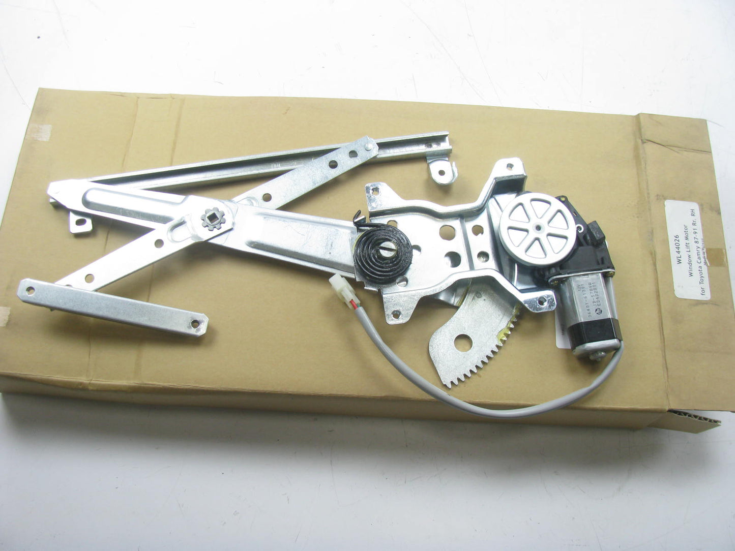 NEW - OUT OF BOX WL44026 Rear Right Power Window Regulator 1987-91 Toyota Camry