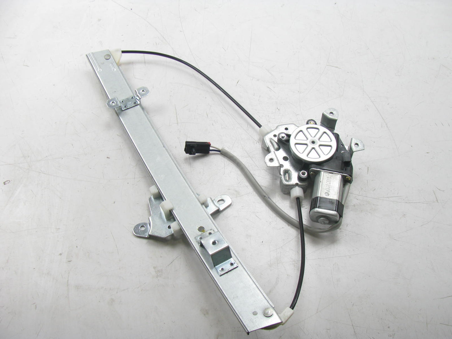 NEW OUT OF BOX WL44048 Front Left Power Window Regulator For 93-97 Nissan Altima