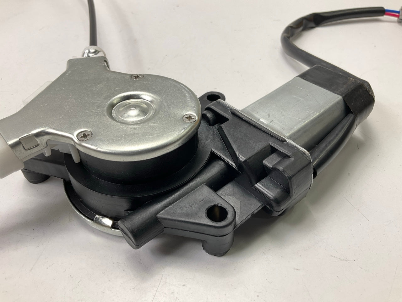 NEW - UNBOXED WR41301 Front Right Power Window Motor And Regulator Assembly