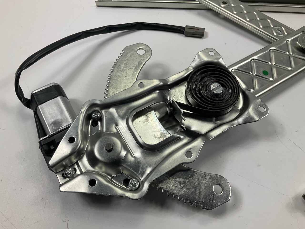 NEW - UNBOXED WR41848 Front Left Power Window Motor And Regulator Assembly