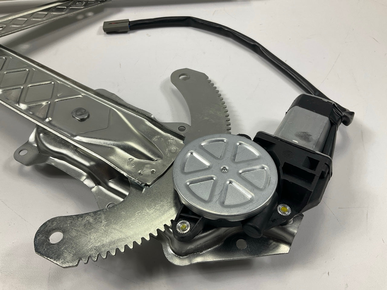 NEW - UNBOXED WR41848 Front Left Power Window Motor And Regulator Assembly