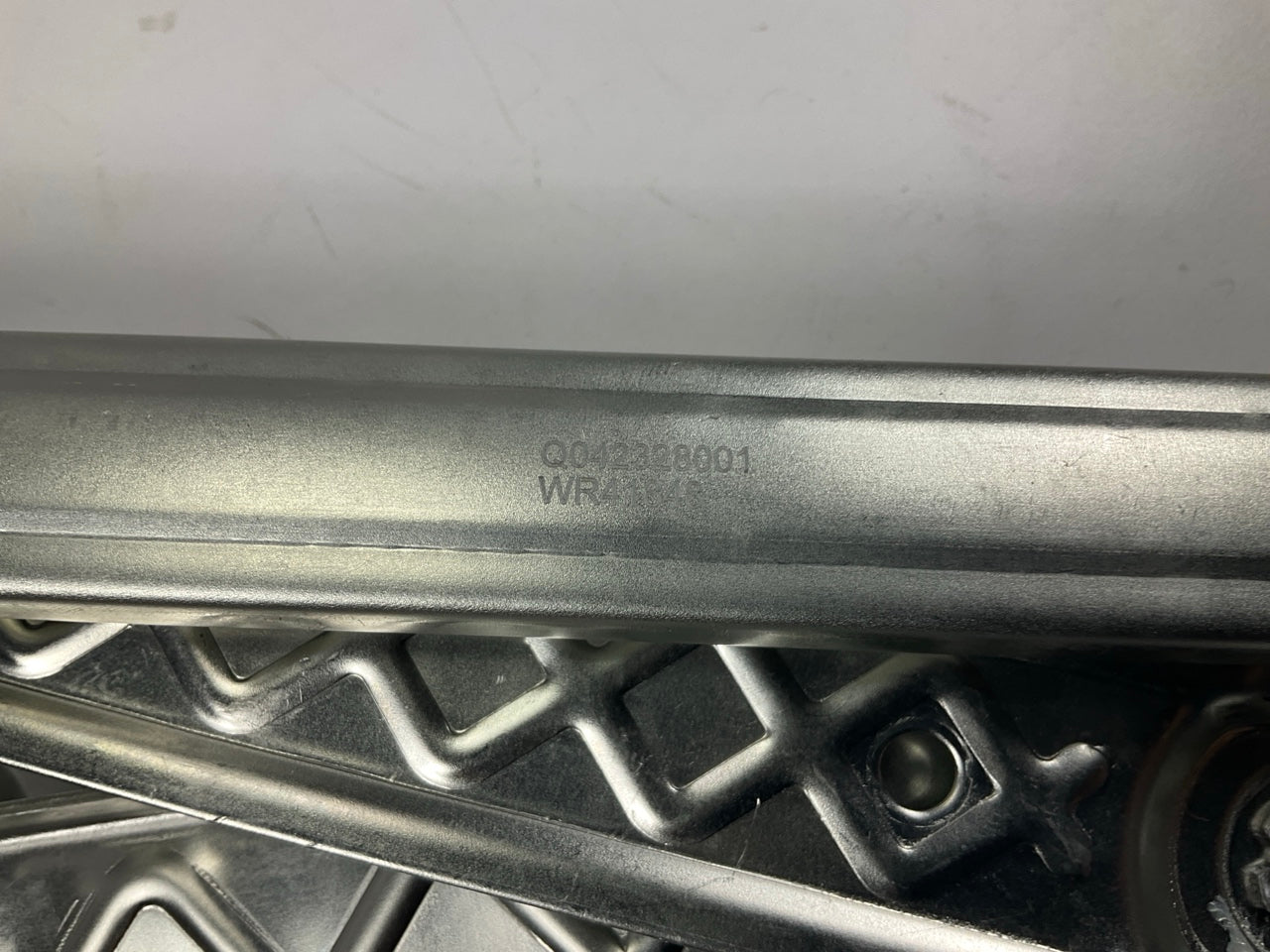 NEW - UNBOXED WR41848 Front Left Power Window Motor And Regulator Assembly