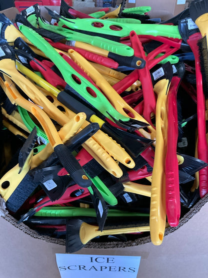 ONE PALLET  - Assorted Windshield Snow Brush / Ice Scrapers - 625 PCS / 450 LBS