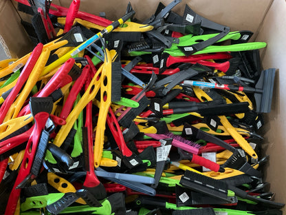ONE PALLET  - Assorted Windshield Snow Brush / Ice Scrapers - 625 PCS / 450 LBS