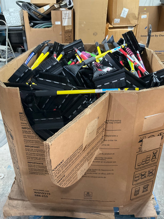 ONE PALLET  - HOPKINS LONG HANDLE Windshield Snow Brush / Ice Scrapers 200 PCS