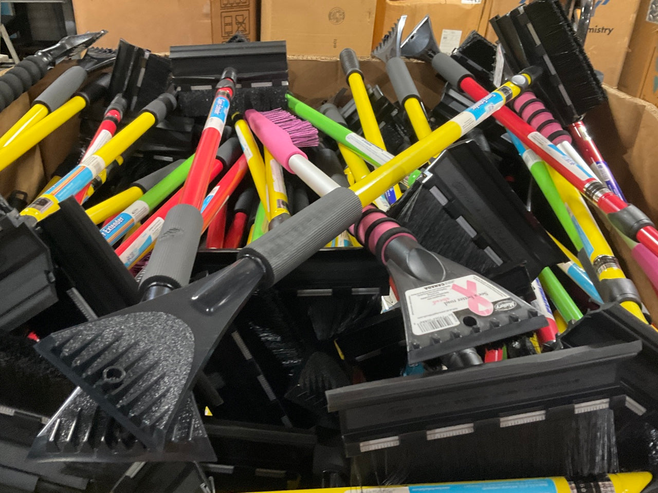 ONE PALLET  - HOPKINS LONG HANDLE Windshield Snow Brush / Ice Scrapers 200 PCS