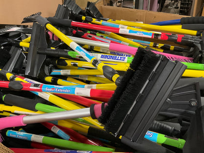 ONE PALLET  - HOPKINS LONG HANDLE Windshield Snow Brush / Ice Scrapers 200 PCS