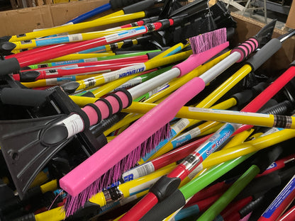 ONE PALLET  - HOPKINS LONG HANDLE Windshield Snow Brush / Ice Scrapers 200 PCS