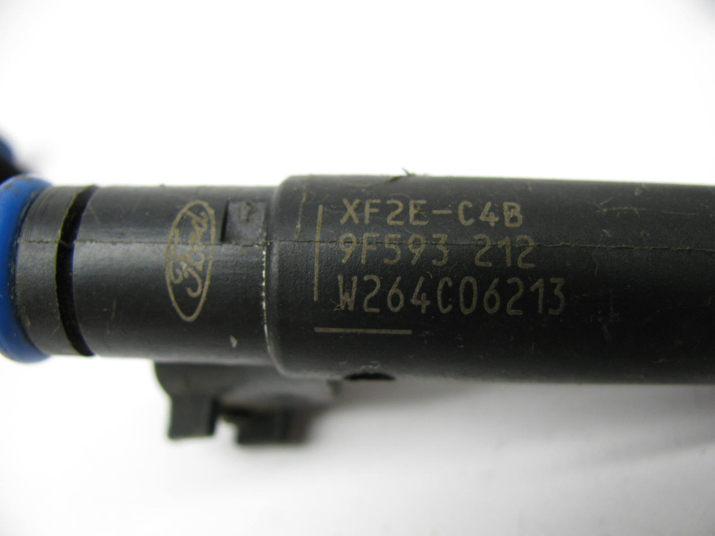 NEW - OUT OF BOX - Genuine OEM Ford XF2E-C4B Fuel Injectors - SET OF 6 PCS