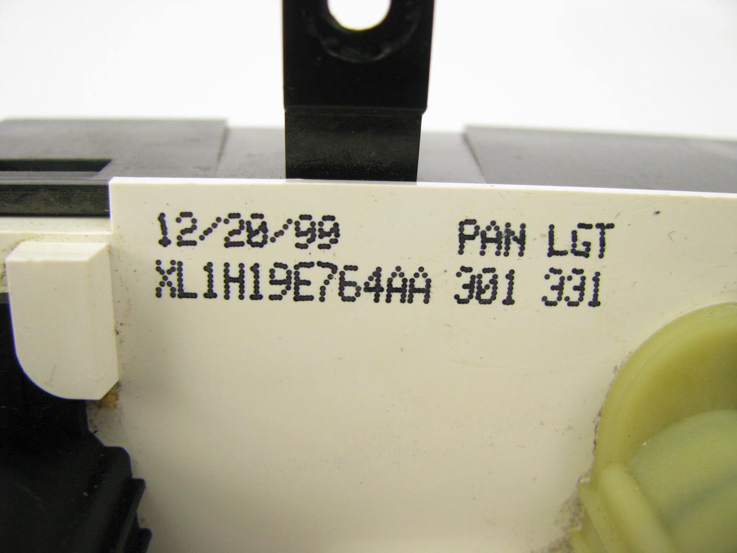 DAMAGED - Missing Knob  Rear Overhead Climate Control Unit A/C Heater