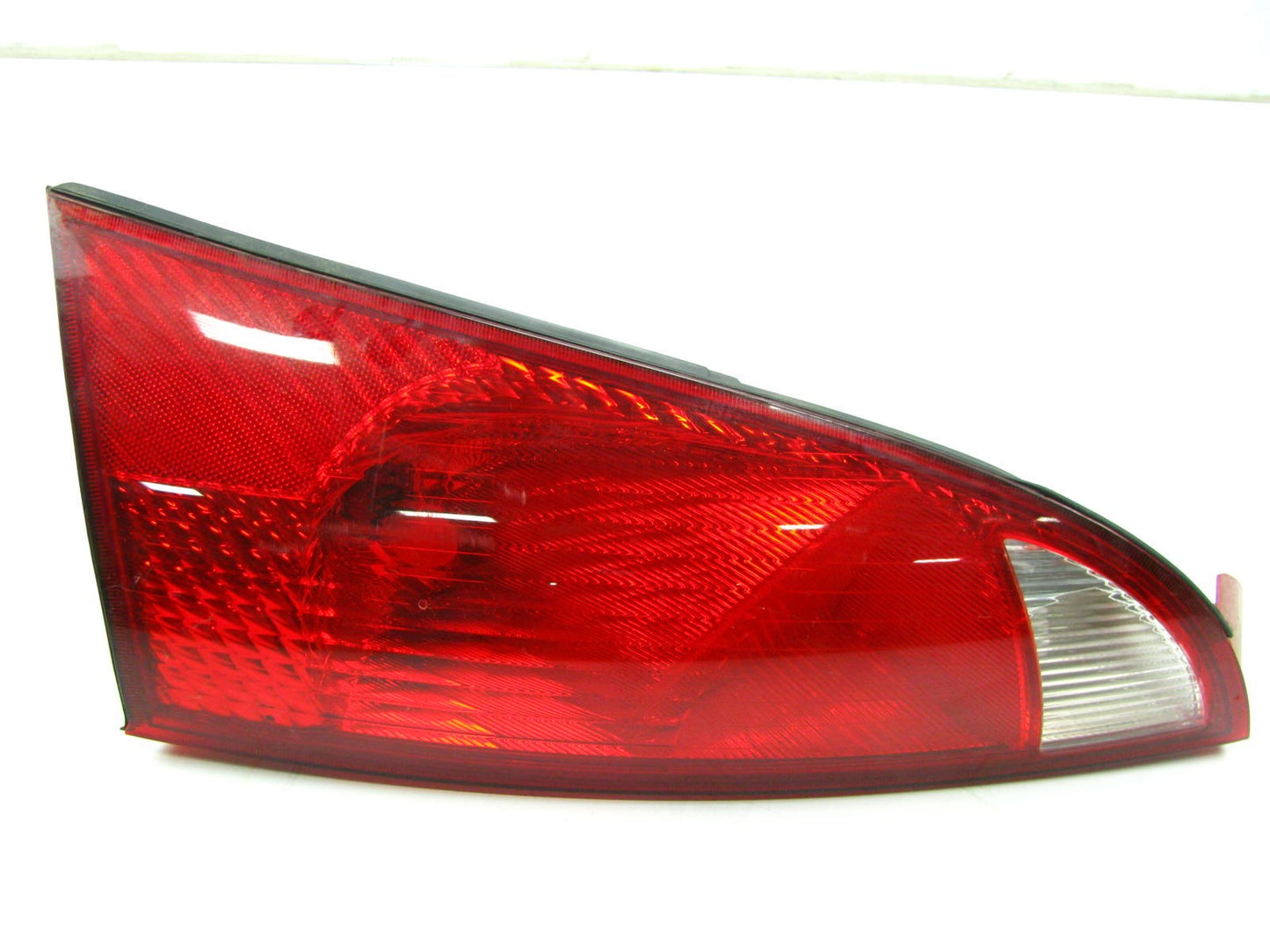 NEW - OUT OF BOX - REAR RIGHT Tail Light Lamp 2000-06 Ford Focus HATCHBACK ONLY