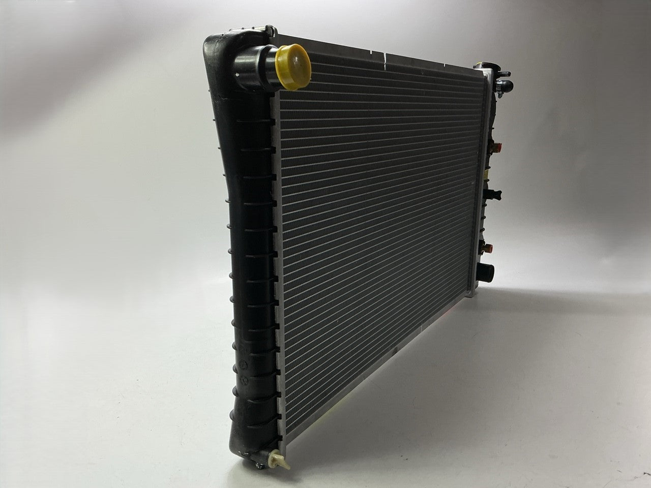 Minor Cosmetic Fin Damage - Actual Item Shown - Spectra CU162 Radiator