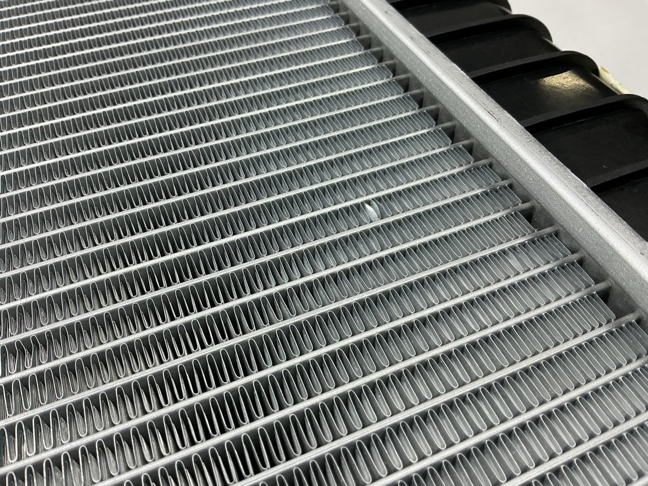 Minor Cosmetic Fin Damage - Actual Item Shown - Spectra CU162 Radiator