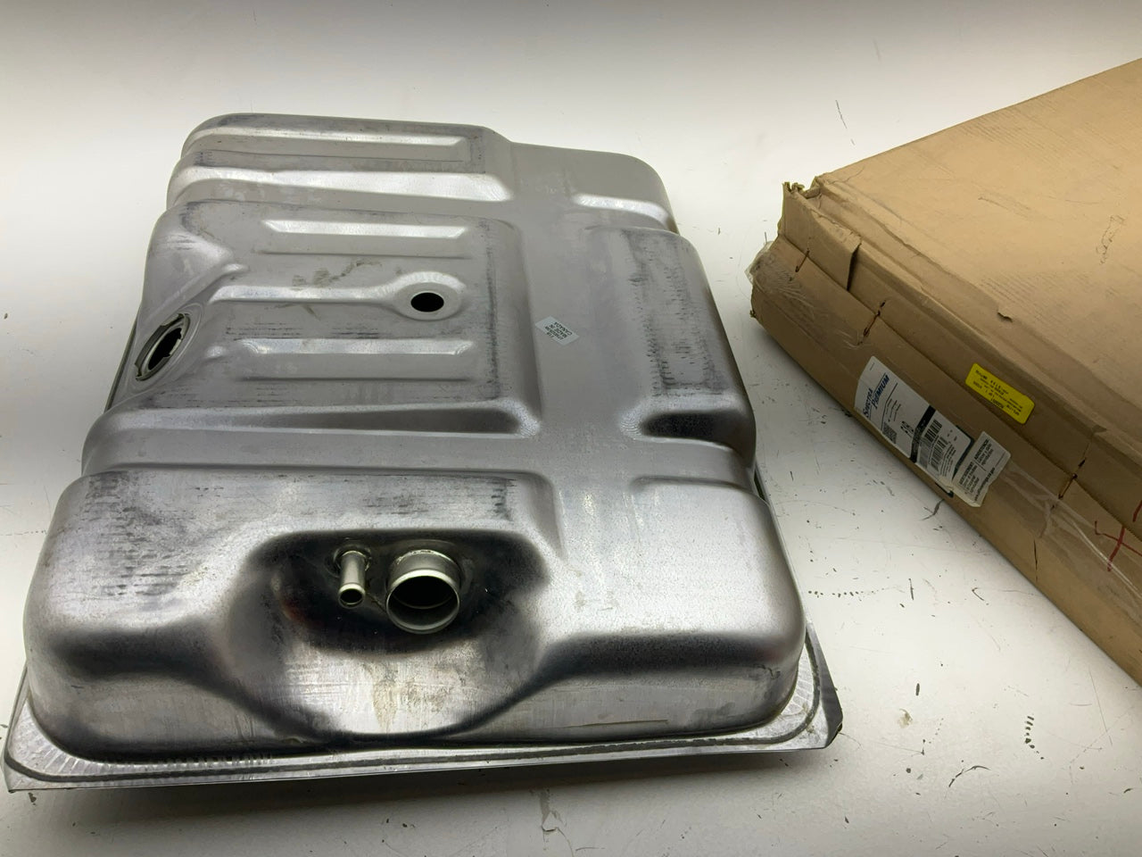 DENTED SEE PHOTOS - Spectra F1B Fuel Gas Tank, 19 Gallon Aft Axle Tank