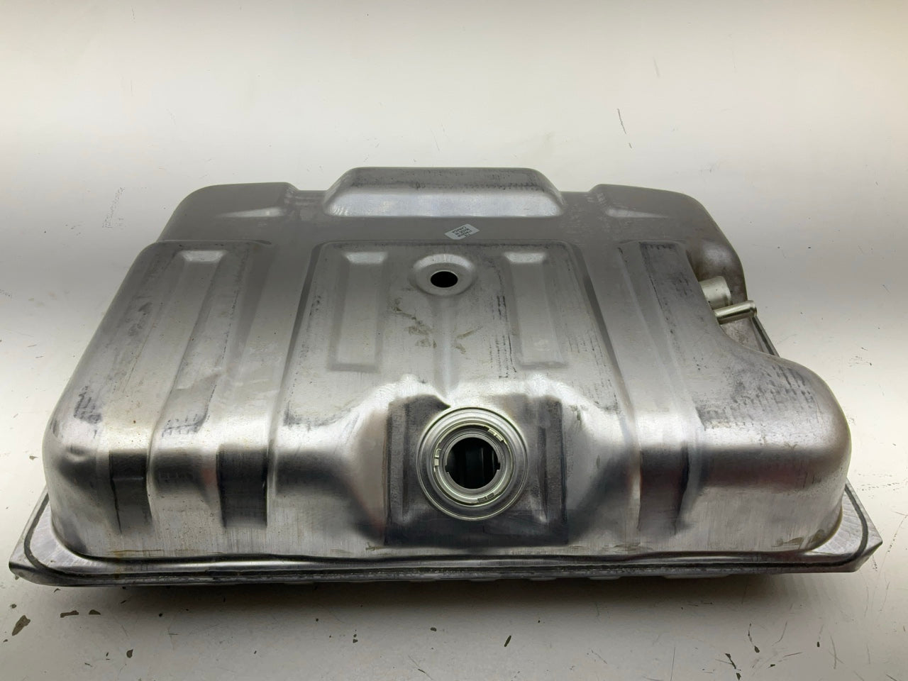 DENTED SEE PHOTOS - Spectra F1B Fuel Gas Tank, 19 Gallon Aft Axle Tank